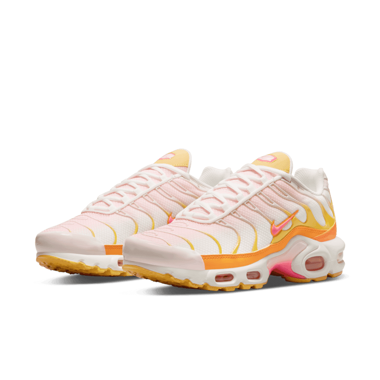 Nike Air Max Plus 'Sunrise' (W) Angle 2