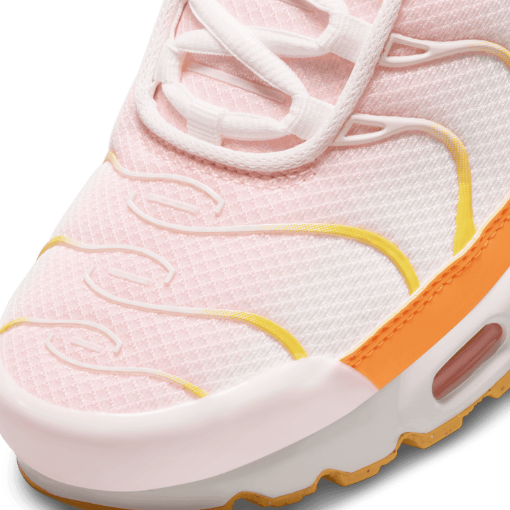 Nike Air Max Plus 'Sunrise' (W) Angle 4