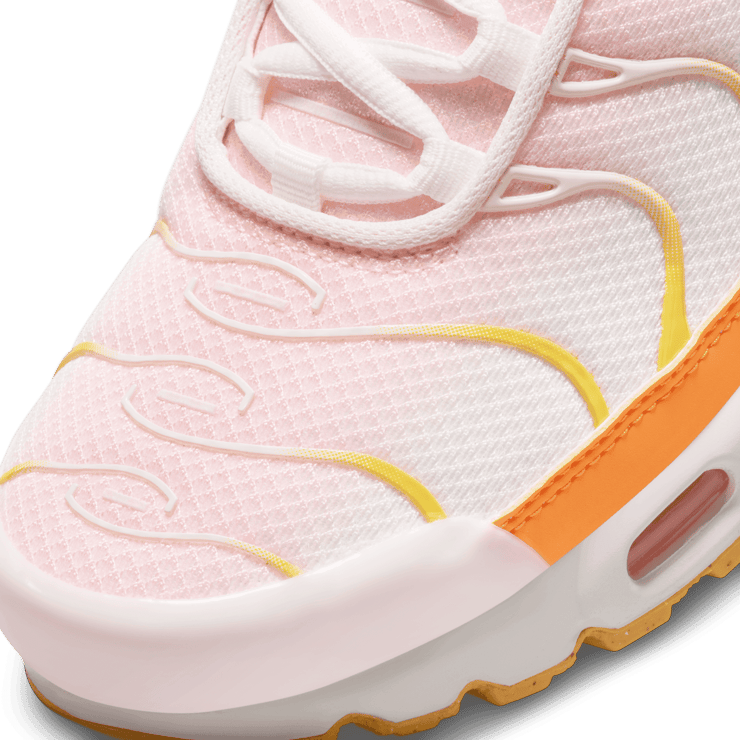 Nike Air Max Plus 'Sunrise' (W) Angle 4
