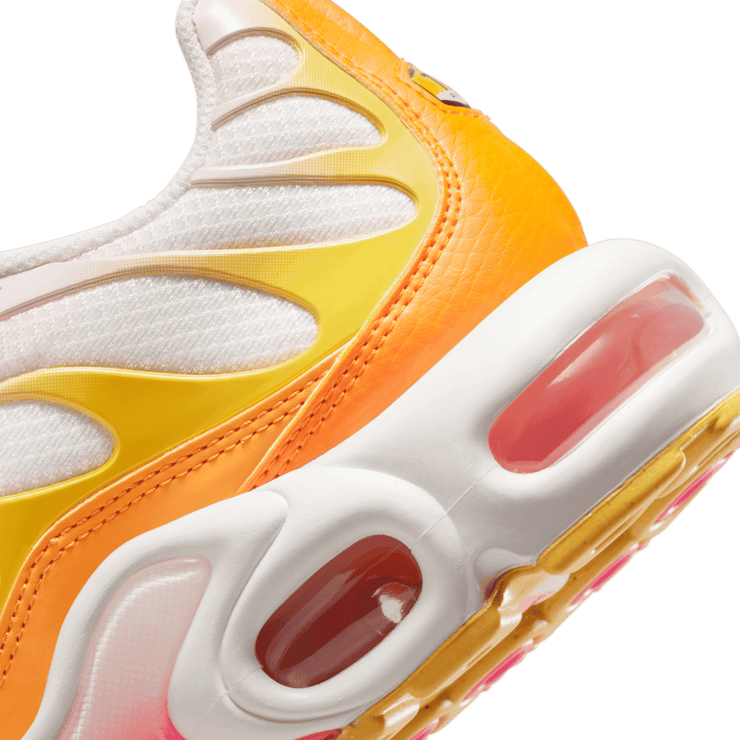 Nike Air Max Plus 'Sunrise' (W) Angle 5