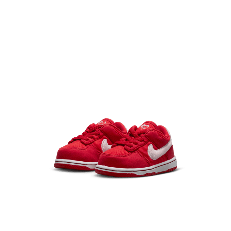 Nike Dunk Low Valentine’s Day (2024) (TD) Angle 2