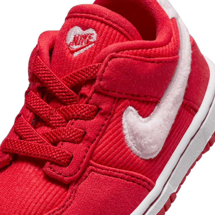 Nike Dunk Low Valentine’s Day (2024) (TD) Angle 4