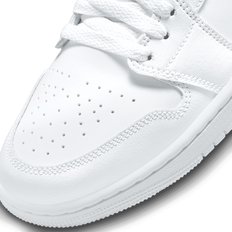 Air Jordan 1 Low 'Triple White' (W) Angle 4