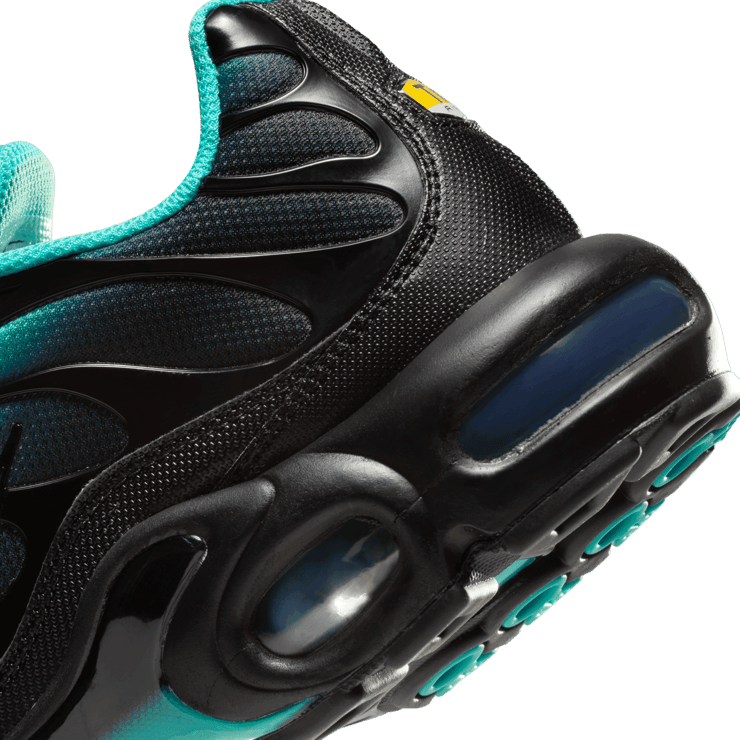 Nike Air Max Plus Light Retro Angle 5