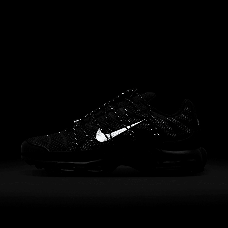 Nike Air Max Plus Utility 'Black Metallic Silver' Angle 10