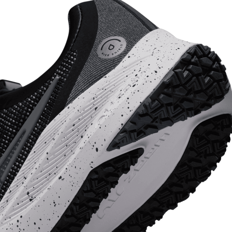Nike Zoom Winflo 8 Shield 'Black Iron Grey' (W) Angle 5