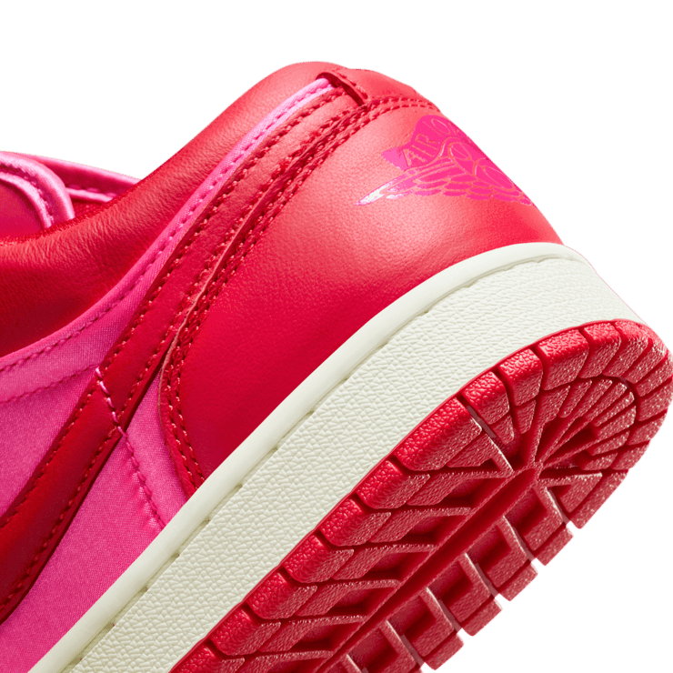 Air Jordan 1 Low SE Pink Blast (W) Angle 5