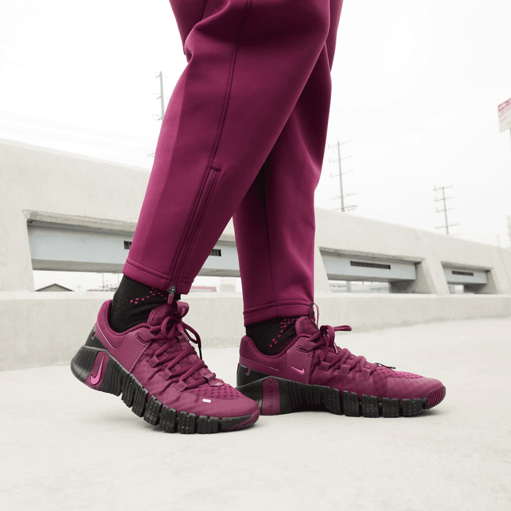 Nike Free Metcon 5 'Bordeaux' (W) Angle 0
