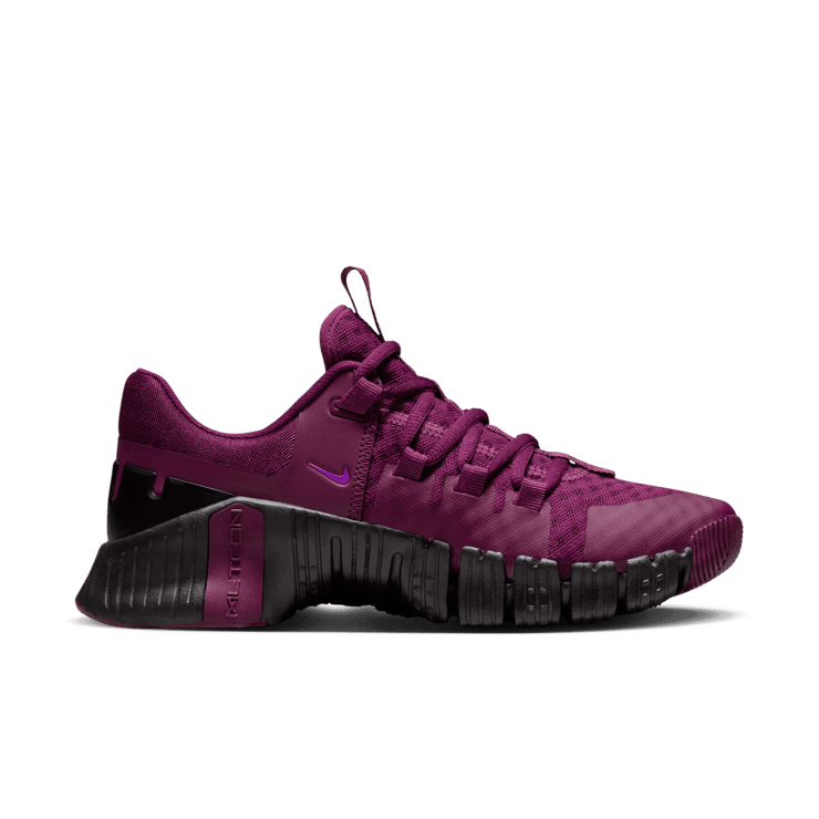 Nike Free Metcon 5 'Bordeaux' (W) Angle 1