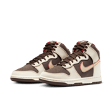 Nike Dunk High SE 'Baroque Brown' Angle 2