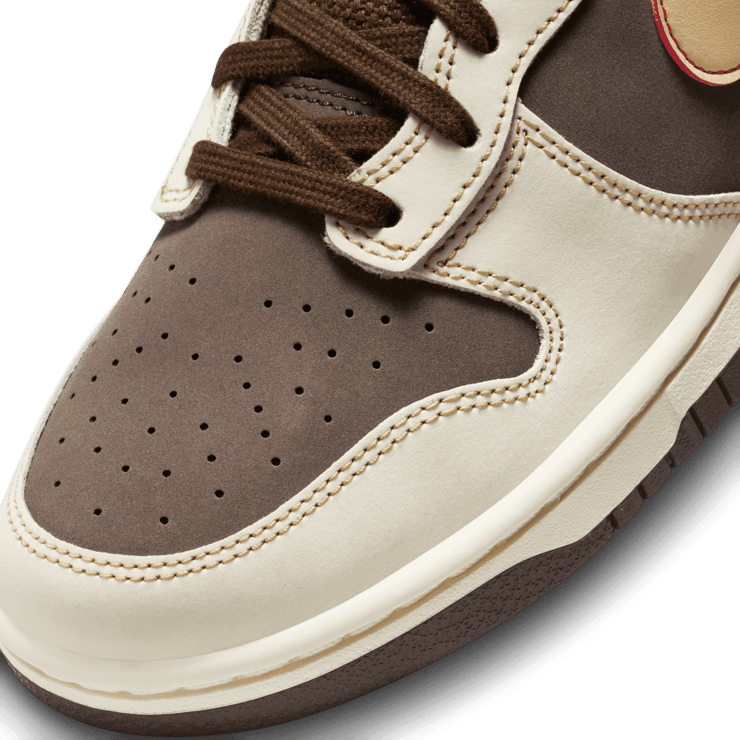 Nike Dunk High SE 'Baroque Brown' Angle 4
