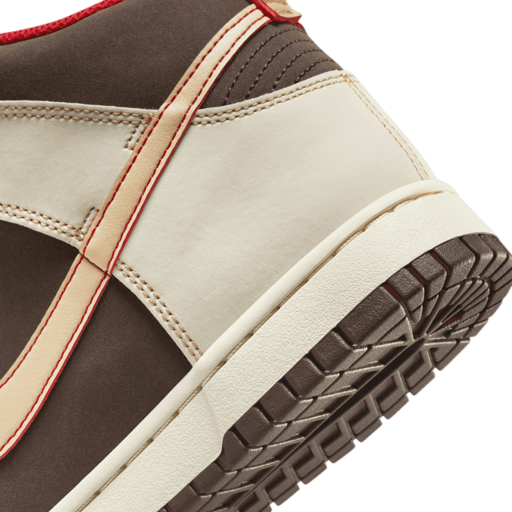 Nike Dunk High SE 'Baroque Brown' Angle 5