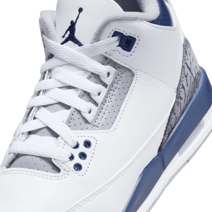 Air Jordan 3 Retro White Midnight Navy (GS) Angle 3