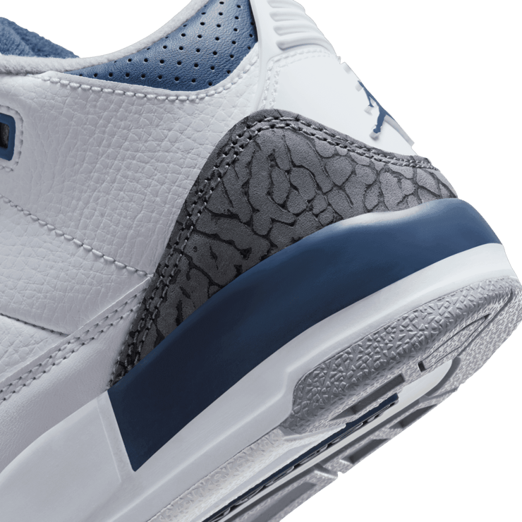 Air Jordan 3 Retro White Midnight Navy (PS) Angle 5