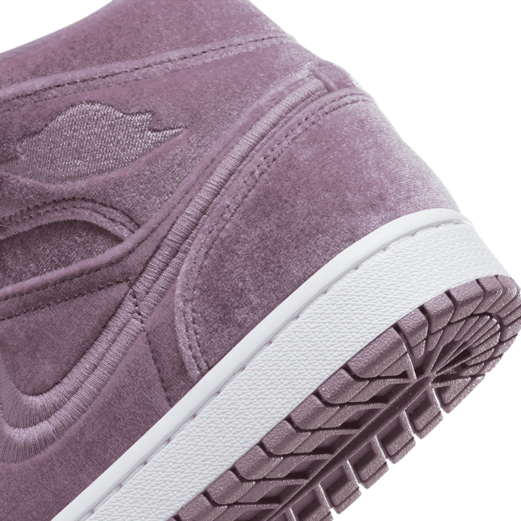 Jordan 1 Mid SE Purple Velvet (W) Angle 6