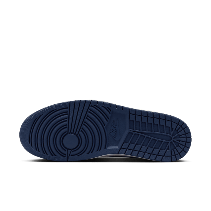Air Jordan 1 Retro High OG Midnight Navy Angle 0