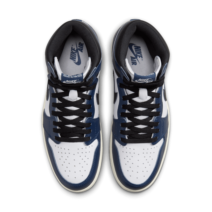 Air Jordan 1 Retro High OG Midnight Navy Angle 1