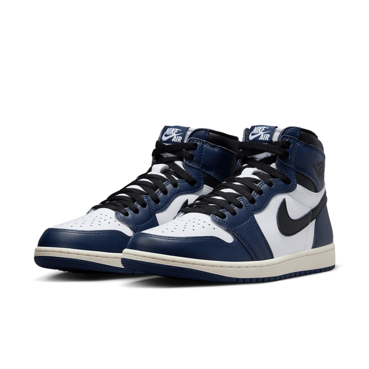 Air Jordan 1 Retro High OG Midnight Navy Angle 2