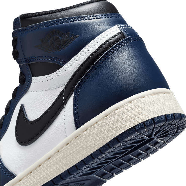 Air Jordan 1 Retro High OG Midnight Navy (GS) Angle 5