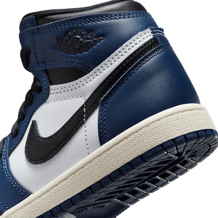 Air Jordan 1 Retro High OG Midnight Navy (PS) Angle 5