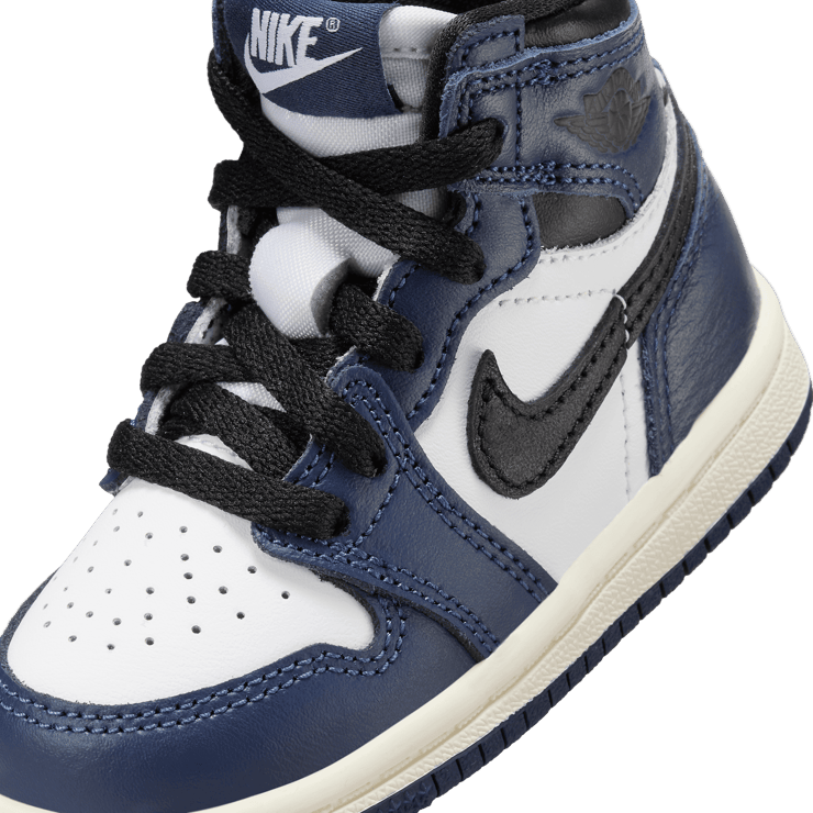 Air Jordan 1 Retro High OG Midnight Navy (TD) Angle 4