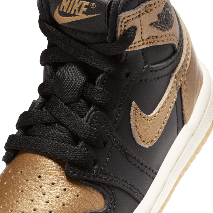 Air Jordan 1 Retro High OG Black Metallic Gold (TD) Angle 4