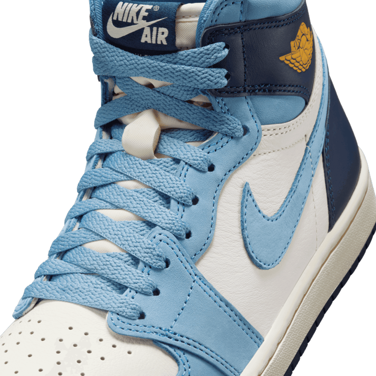 Air Jordan 1 Retro High OG First in Flight (W) Angle 4