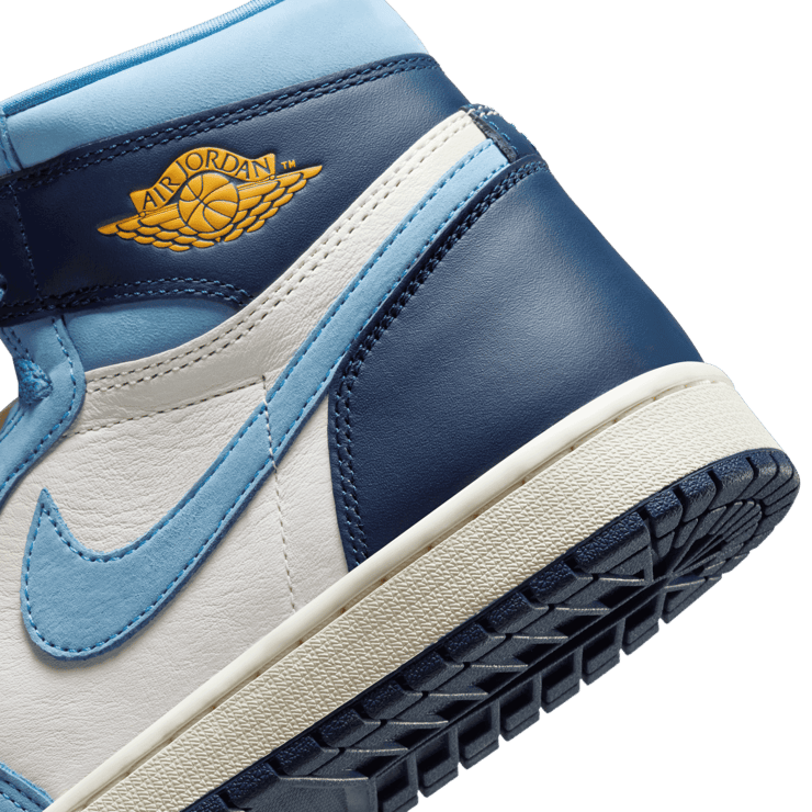 Air Jordan 1 Retro High OG First in Flight (W) Angle 5