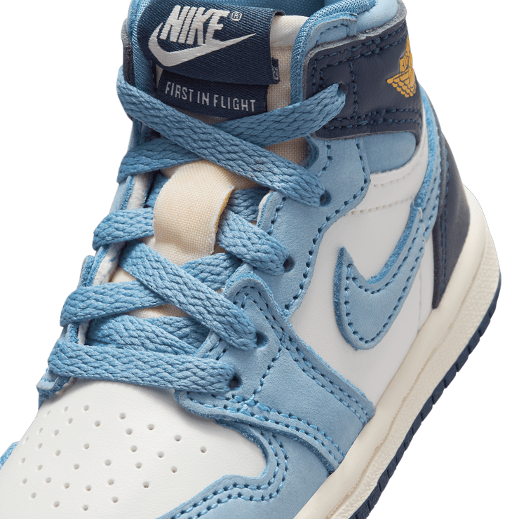 Air Jordan 1 Retro High OG University Blue Midnight Navy (TD) Angle 4