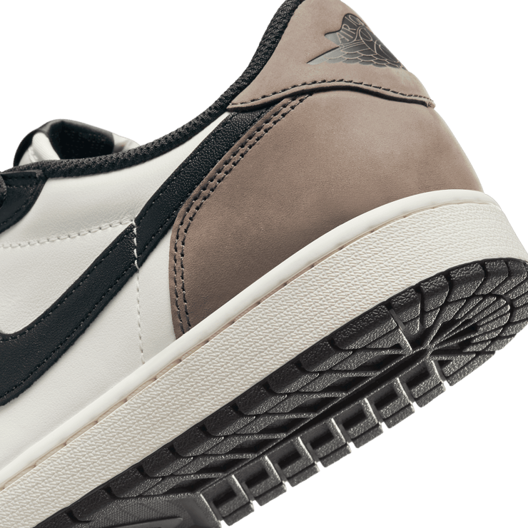 Air Jordan 1 Retro Low OG Mocha Angle 5