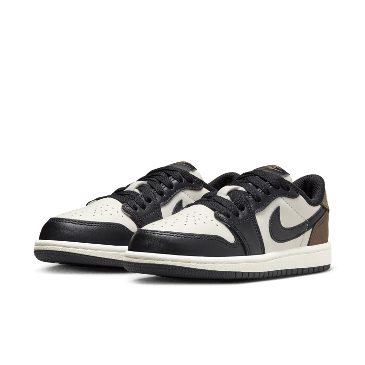 Air Jordan 1 Retro Low OG Mocha (PS) Angle 2
