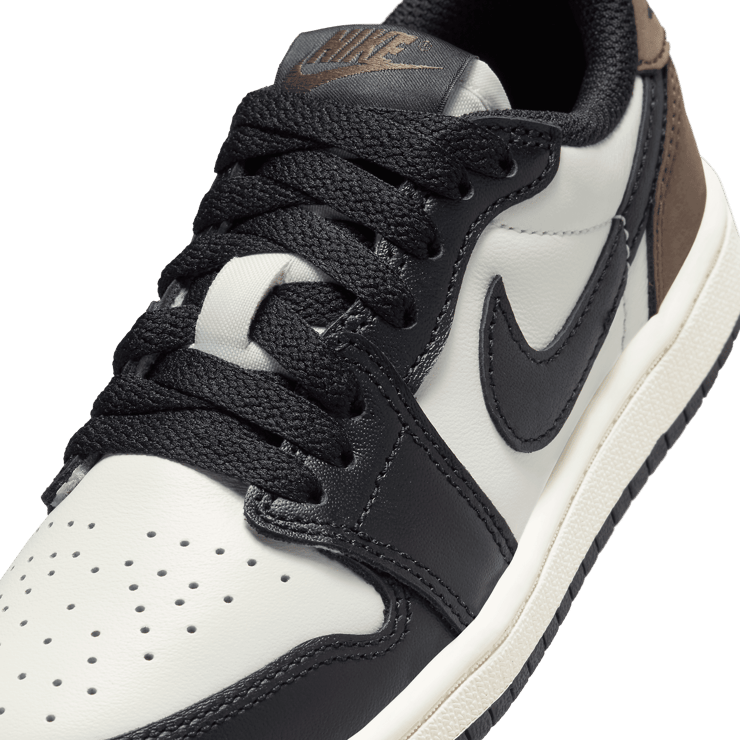 Air Jordan 1 Retro Low OG Mocha (PS) Angle 4
