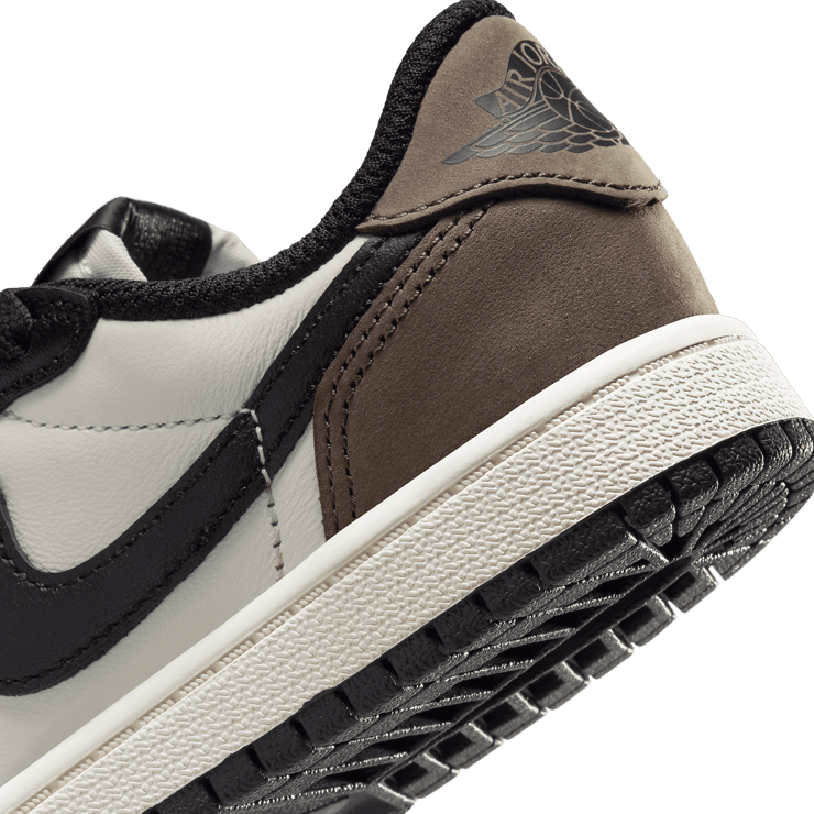 Air Jordan 1 Retro Low OG Mocha (PS) Angle 5