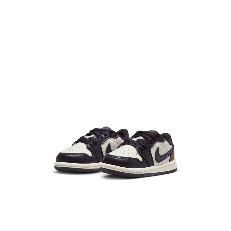 Air Jordan 1 Retro Low OG Mocha (TD) Angle 2