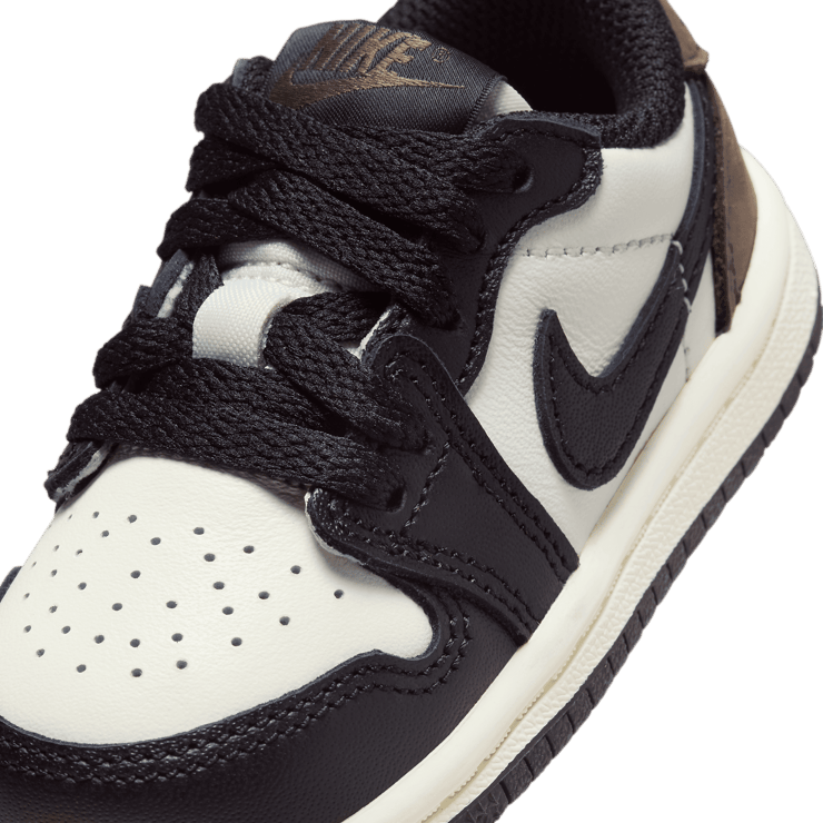 Air Jordan 1 Retro Low OG Mocha (TD) Angle 4