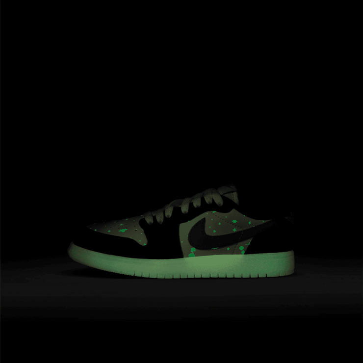 Air Jordan 1 Retro Low OG Black Raspberry (PS) Angle 3