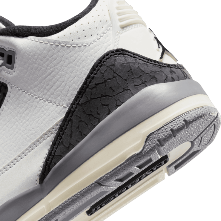 Air Jordan 3 Retro Cement Grey (PS) Angle 5