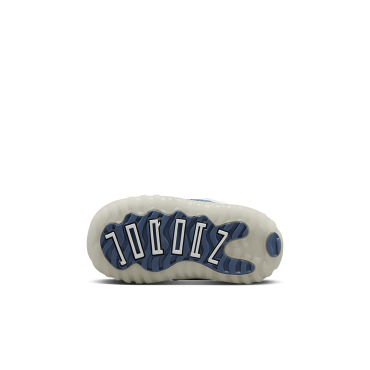 Air Jordan 11 Retro Low Diffused Blue (TD) Angle 0