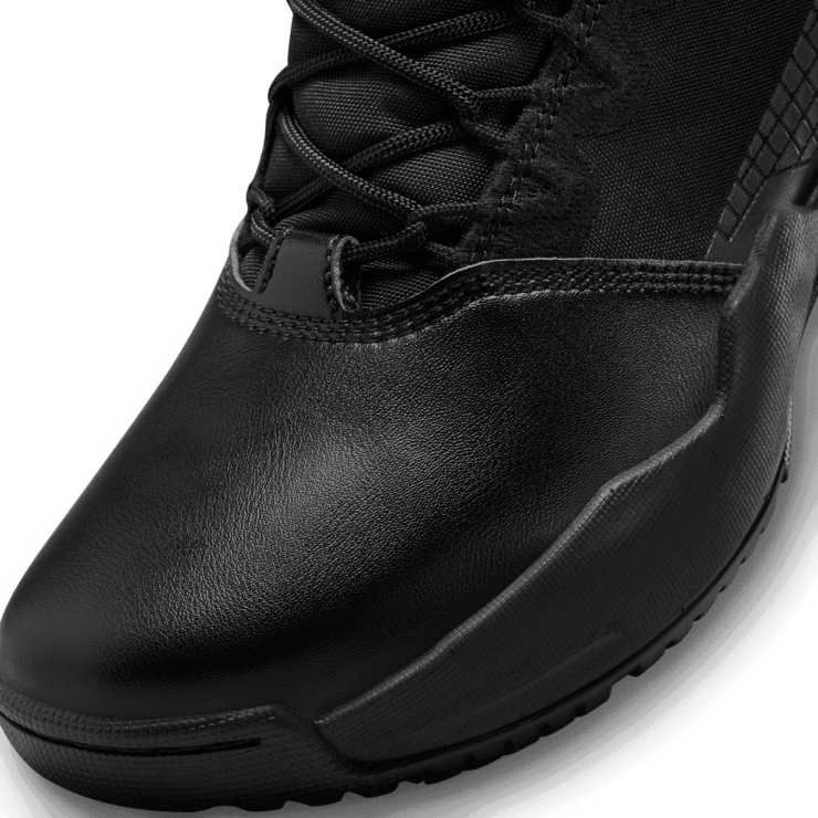 Nike SFB B2 'Triple Black' Angle 3