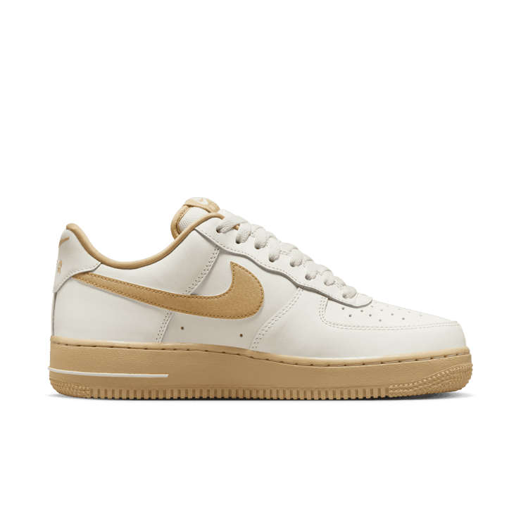 Nike Air Force 1 â07 Angle 1