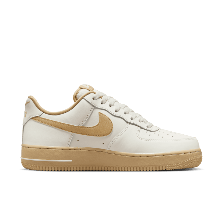 Nike Air Force 1 â07 Angle 1