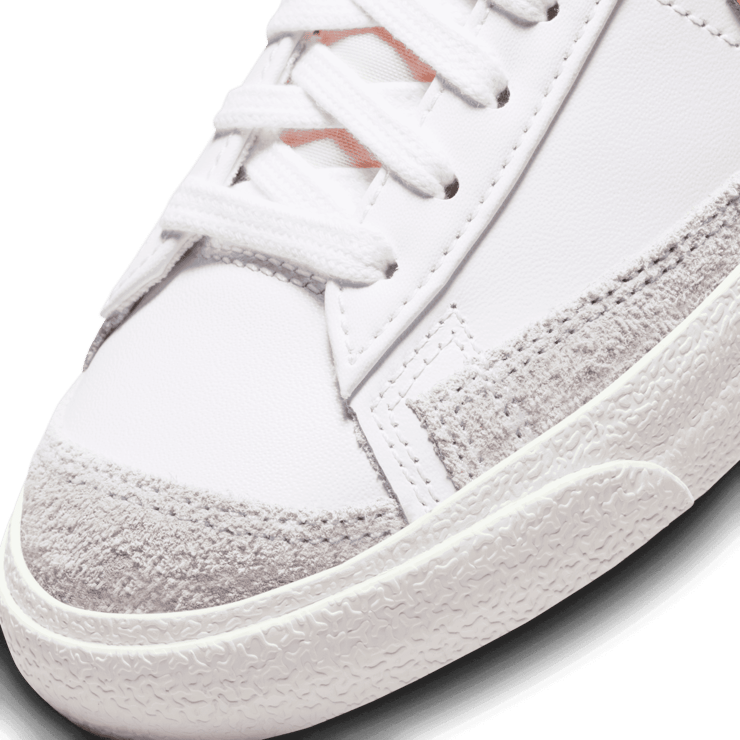 Nike Blazer '77 Vintage Mid 'Habanero Red' (W) Angle 4