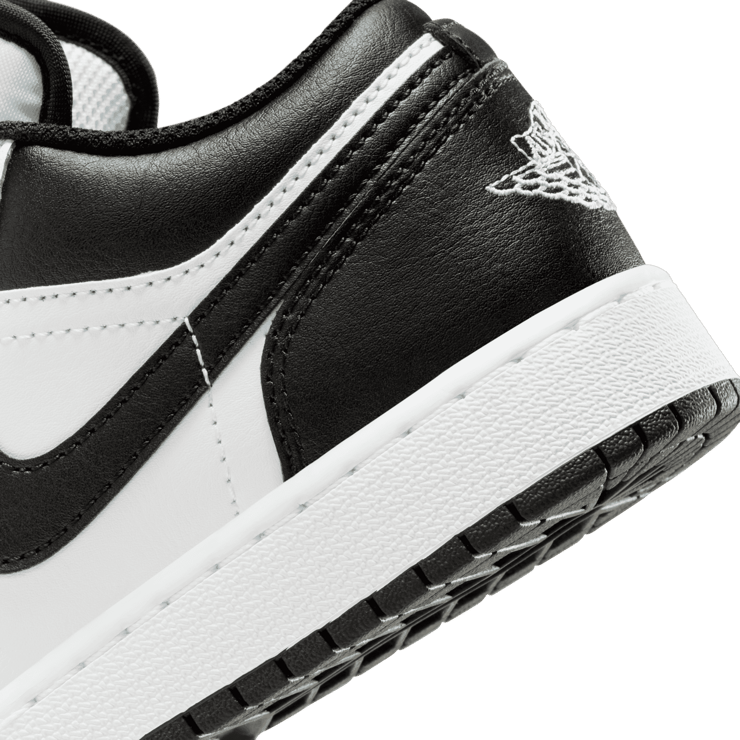 Air Jordan 1 Low White Black (GS) Angle 5