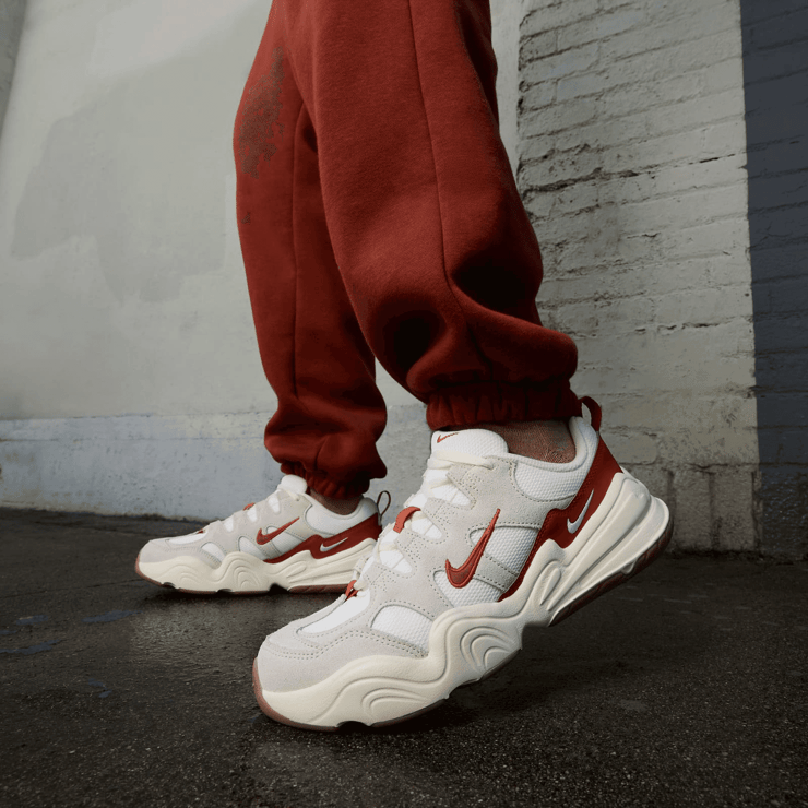 Nike Tech Hera Angle 0