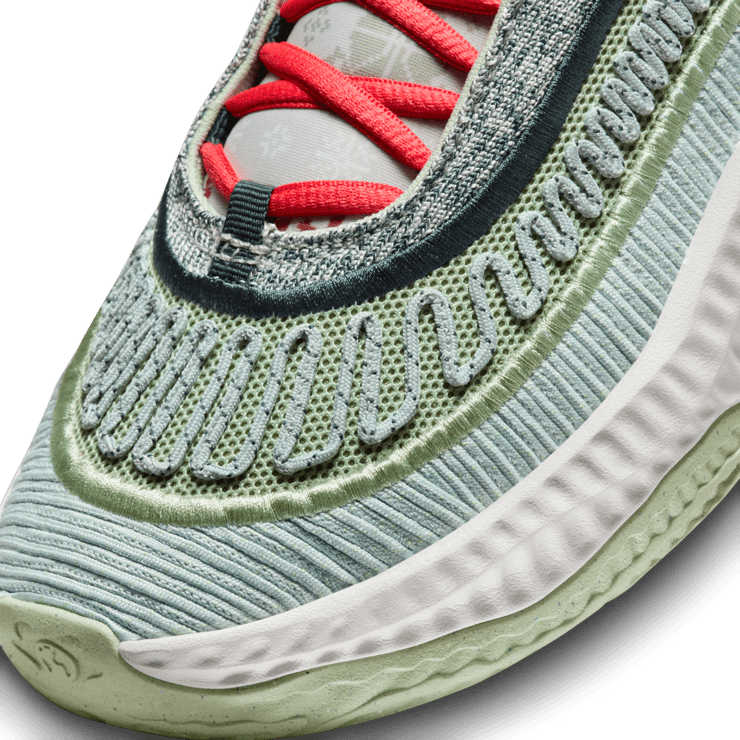 Nike Cosmic Unity 3 Christmas Angle 4