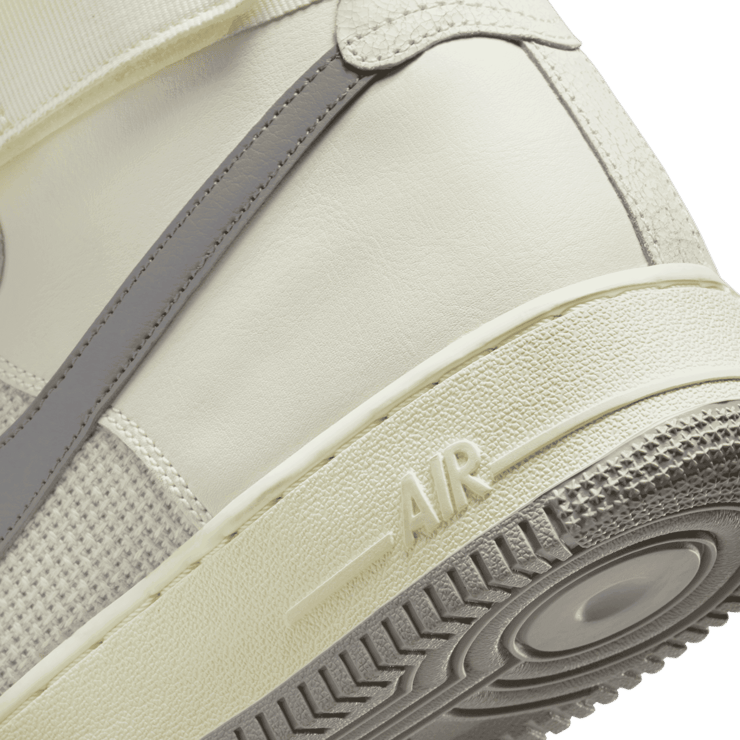 Nike Air Force 1 High LV8 Sail Medium Grey Angle 5