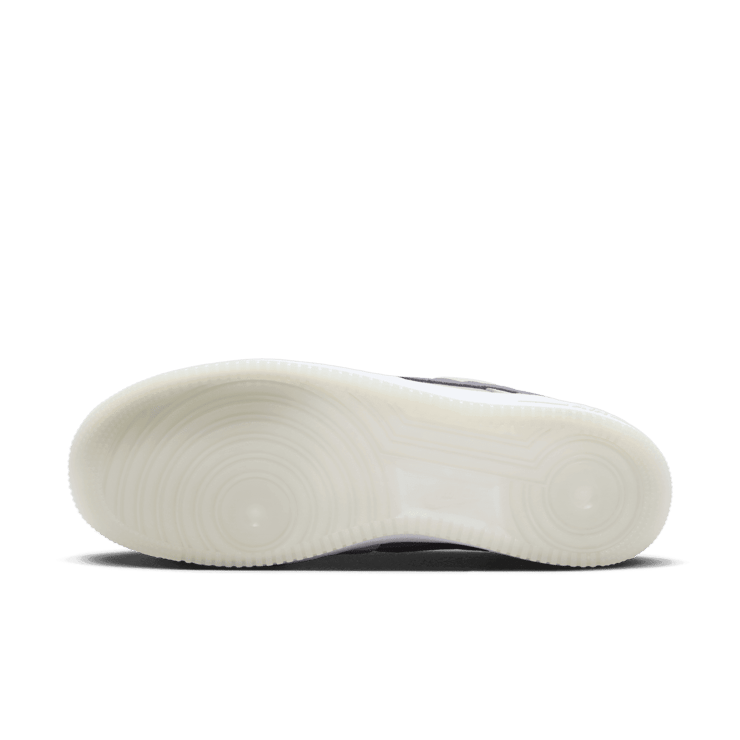 Nike Air Force 1 '07 LV8 Angle 0