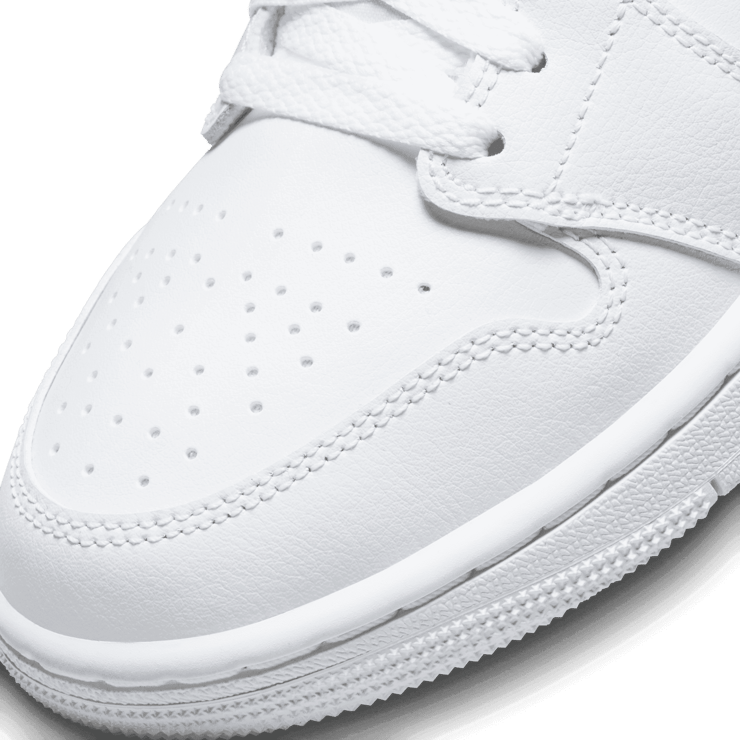Air Jordan Mid 'Triple White' 2022 (W) Angle 4