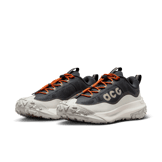 Nike ACG Mountain Fly 2 Low GTX Dark Smoke Grey Light Orewood Brown Angle 2