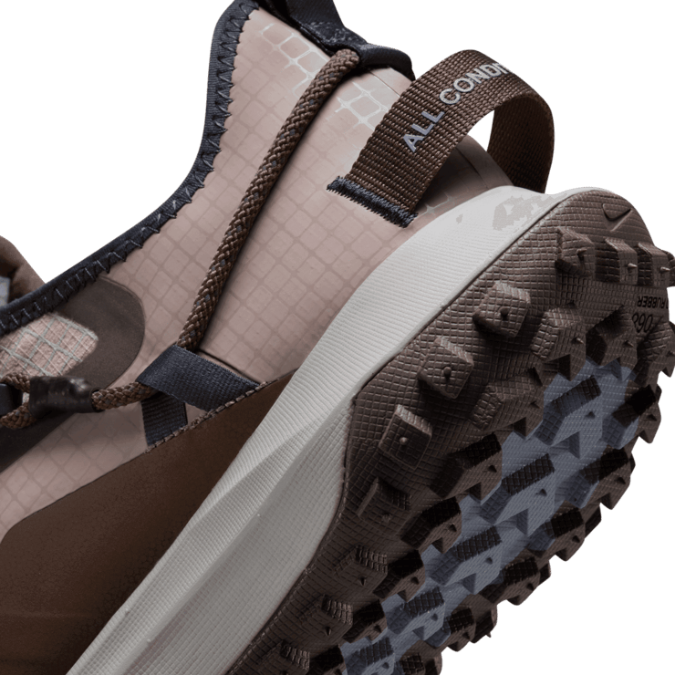 Nike ACG Mountain Fly Low Ironstone Angle 5